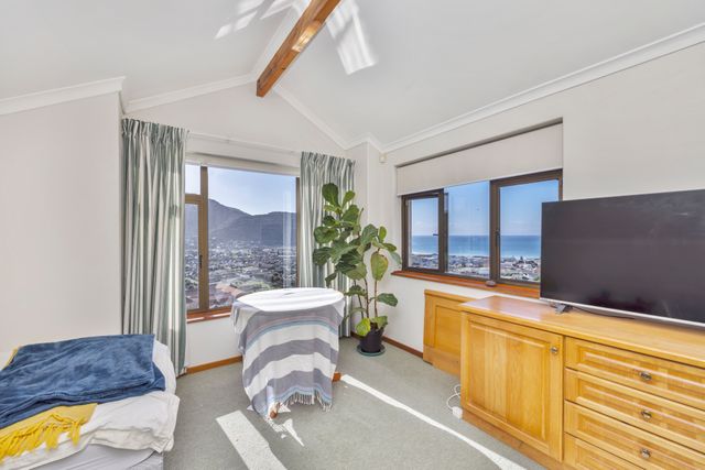 To Let 6 Bedroom Property for Rent in Fish Hoek Western Cape